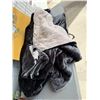 Image 1 : Blanket and pillowcases