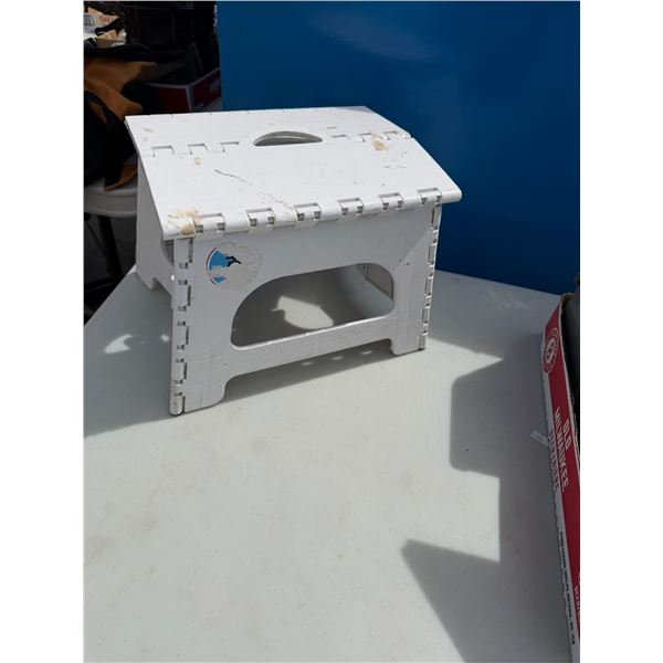 Folding stool