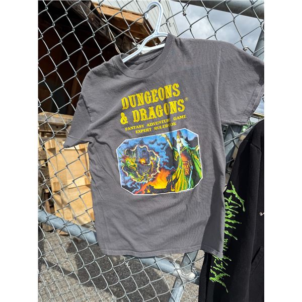 Dungeon and dragons size medium