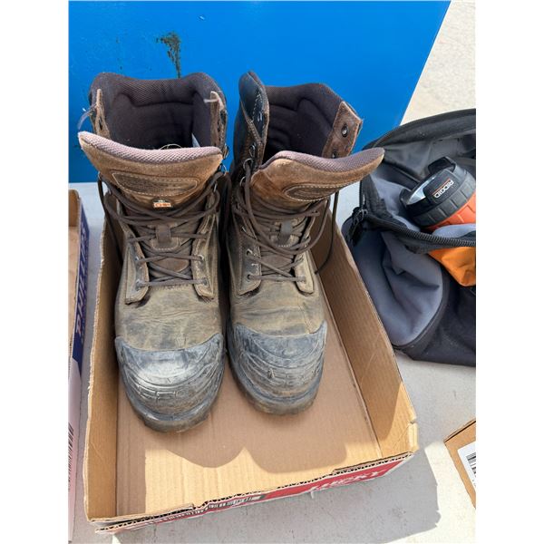 Dakota boots size 12