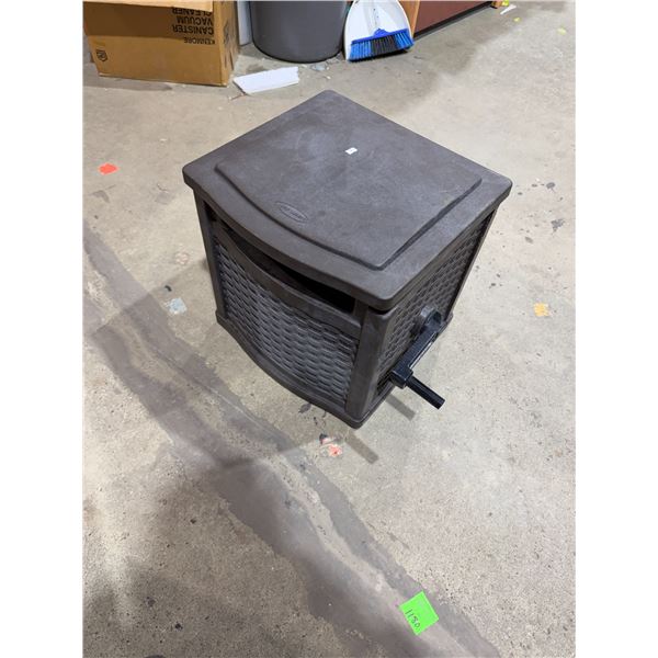 Suncast hose box with hose customer says it's 100 feet