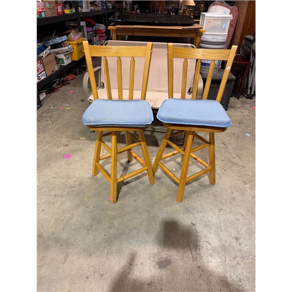 Swivel stools 24" to seat