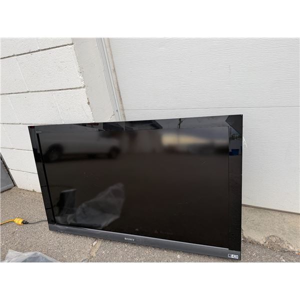 Sony 46 inch TV with remote and TV bracket