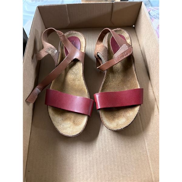 Sandals size 8