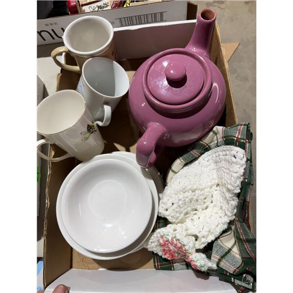 Teapot and mugs and