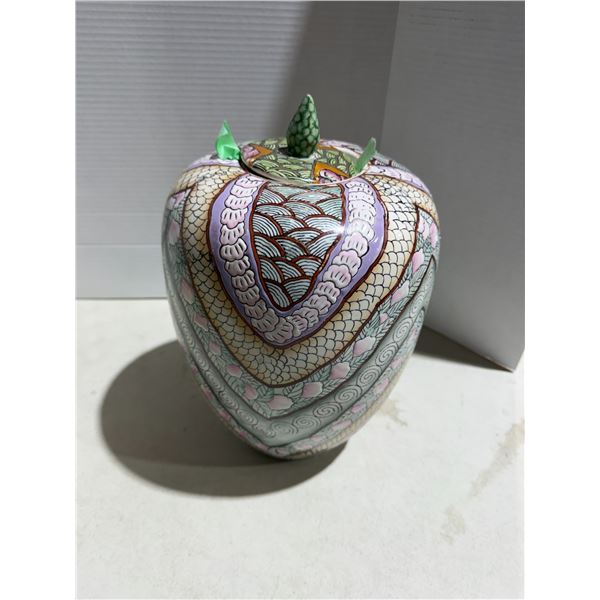 Vase with lid