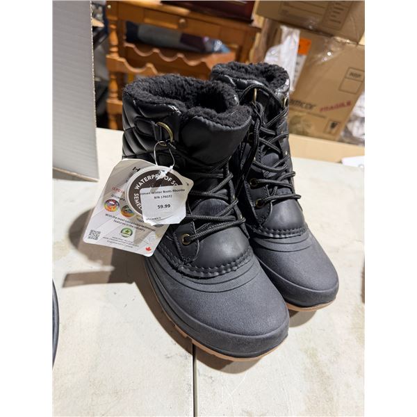 NWT boots size 6