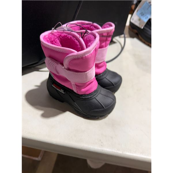 New toddler boots size 6