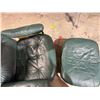 Image 4 : Chair  Ottoman