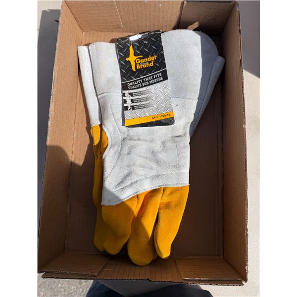 GANDER brand gloves size 12