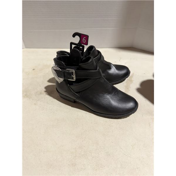 New shoes, size 6