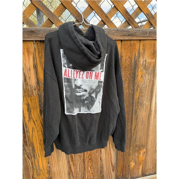 Hoodie all eyes on me size XL