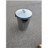 Image 1 : Garbage can