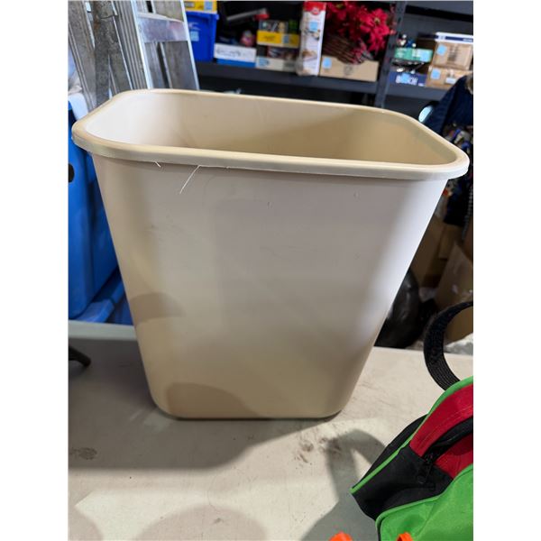 Garbage can