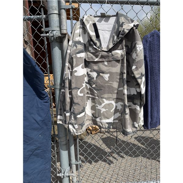 Parkland Canada pullover is not shown