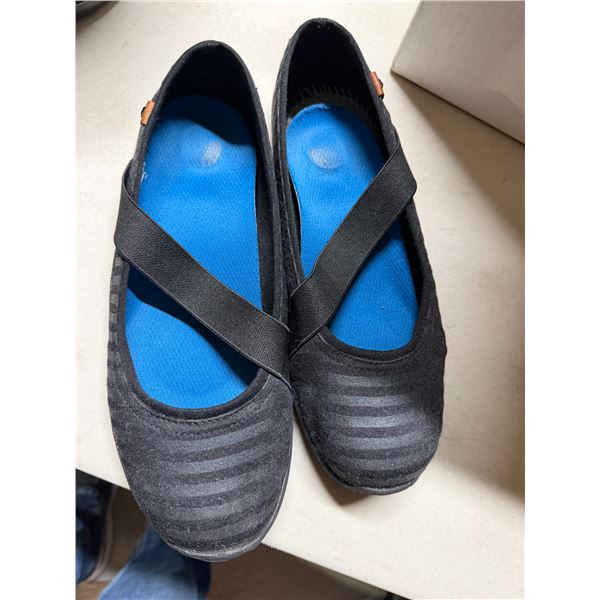 Shoes size 9