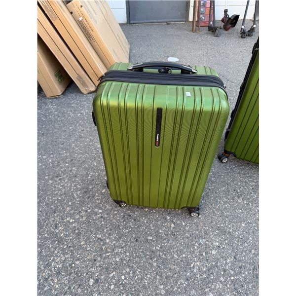 Travelers's choice, suitcase, medium