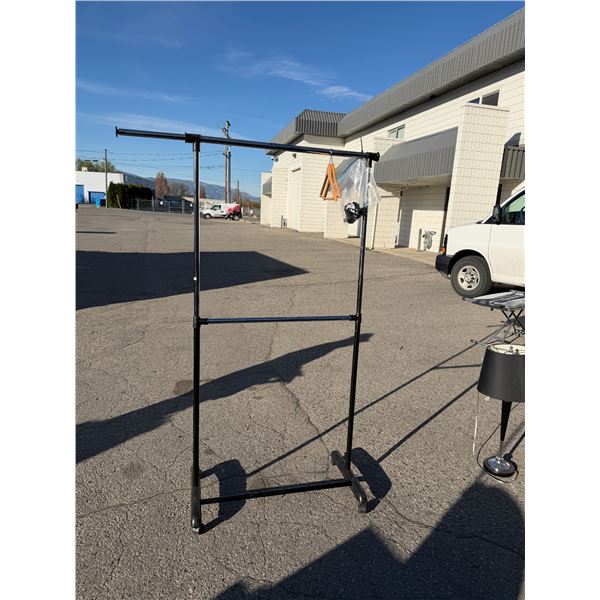 Rolling clothing rack