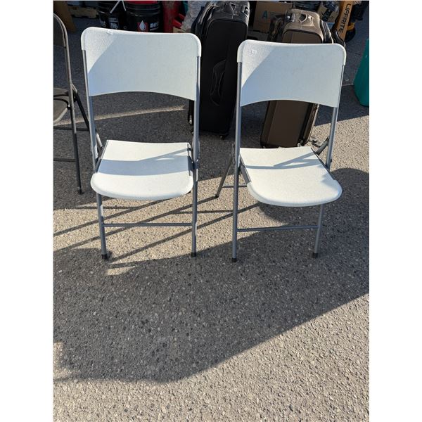 2 folding chairs