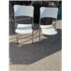 Image 1 : 2 folding chairs