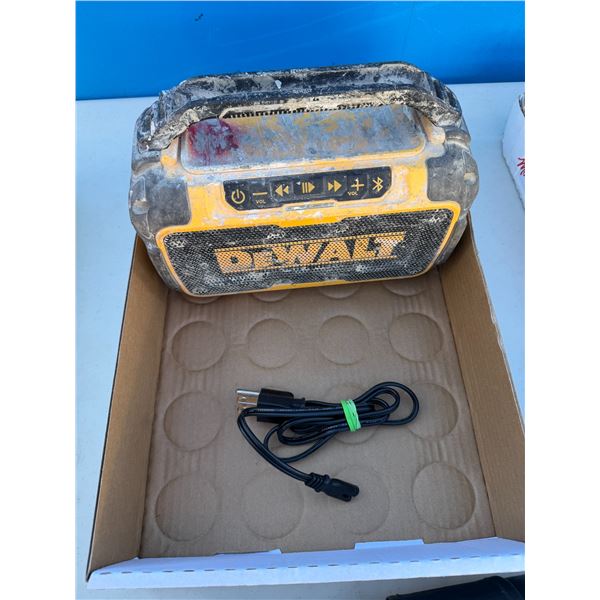 DeWalt radio
