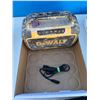Image 1 : DeWalt radio