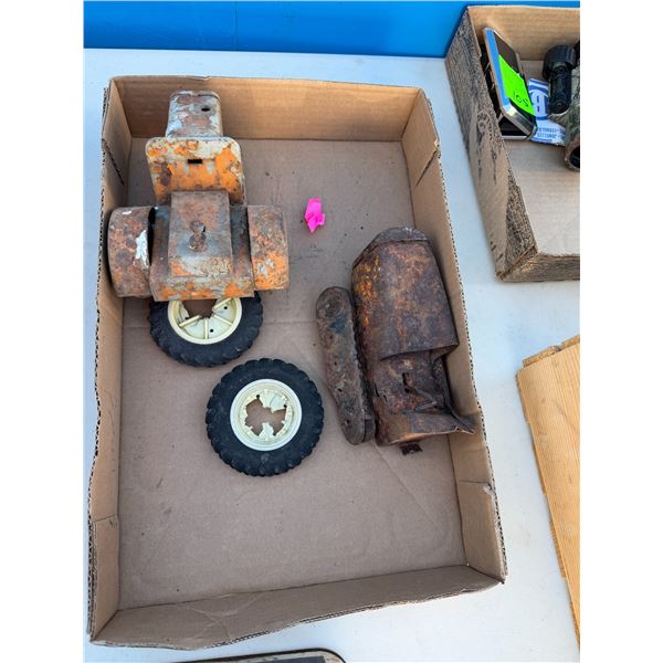 Vintage antique toys for parts are repair