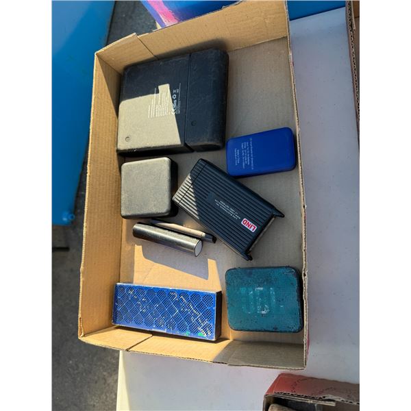 Assorted power banks and other electronic items