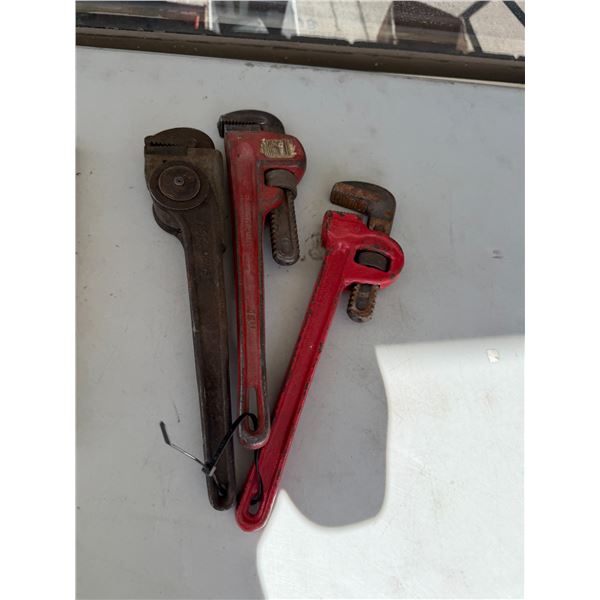 Pipe wrenches