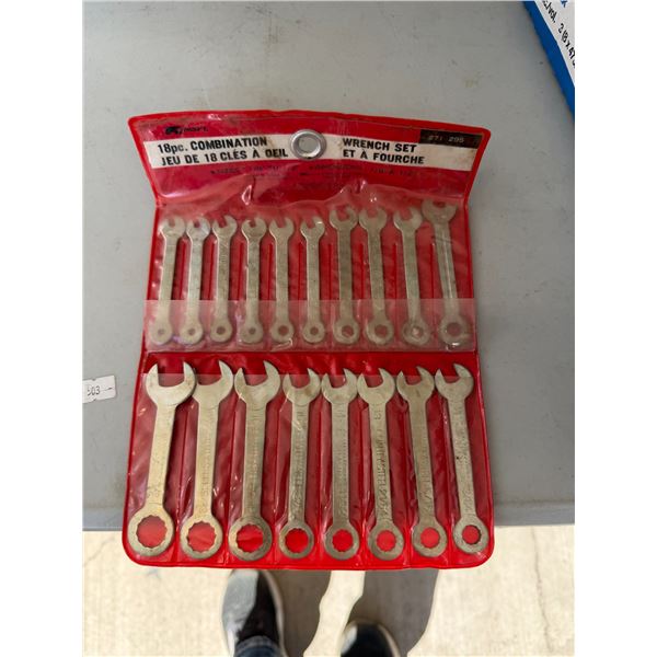 Combination wrench set