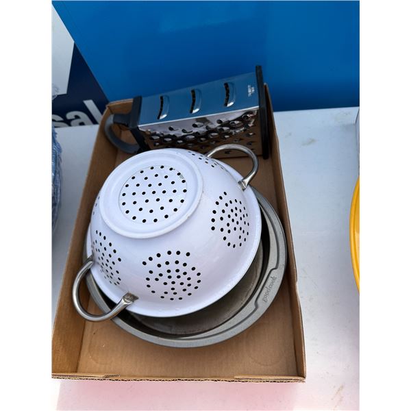 Grater colander and baking pan