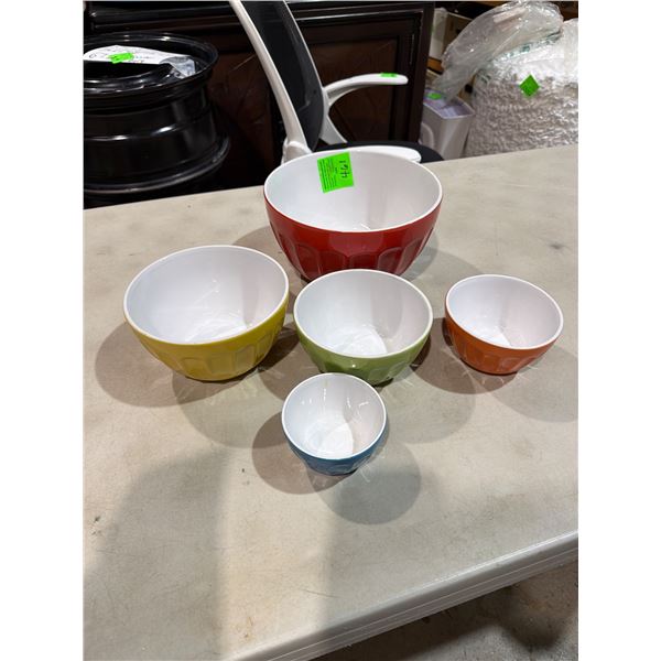 Nesting bowls