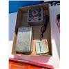 Image 1 : Tempo, light and vintage tins