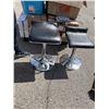 Image 1 : 2 height adjustable stools