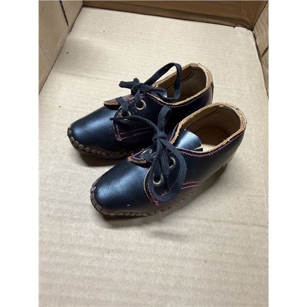 Lancashire Victorian style clogs size 3