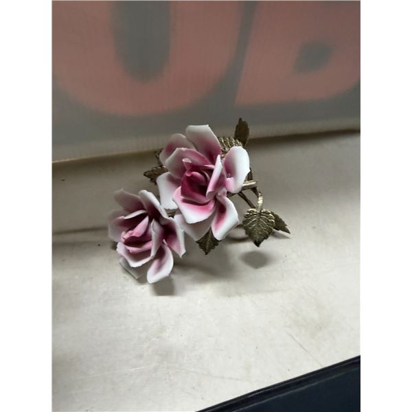 Roses figurine