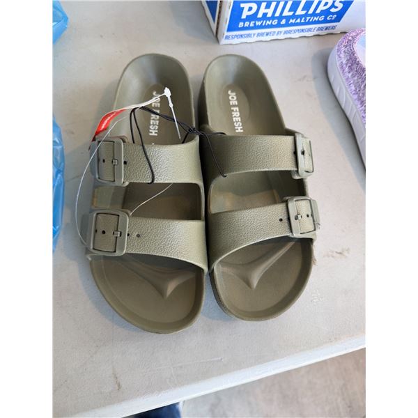 NWT size 7 shoes