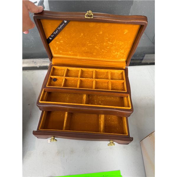 Jewelry box