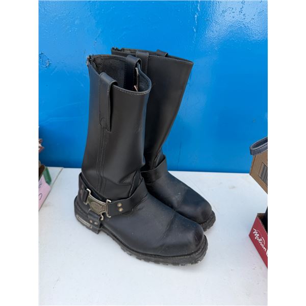 Boots size 11