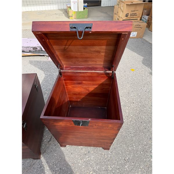 Storage box table 21" x 21" x 23" tall