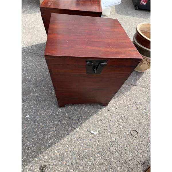 Storage box table 21" x 21" x 23" tall