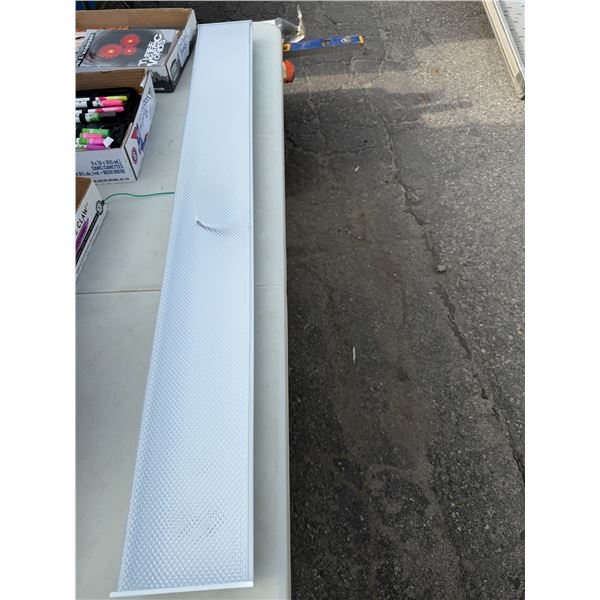 LED 40 W wraparound light fixture