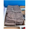 Image 1 : Table linens