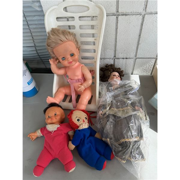 Assorted dolls