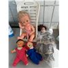 Image 1 : Assorted dolls