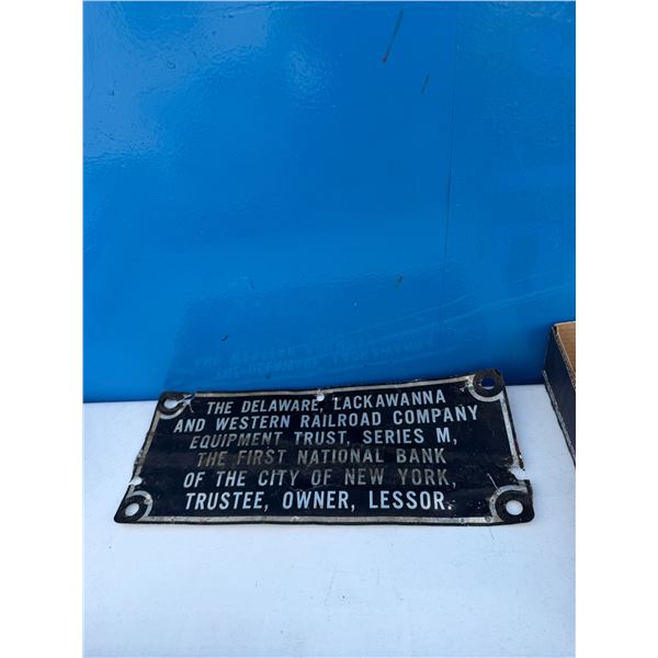 Tin sign