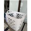 Image 1 : Laundry basket