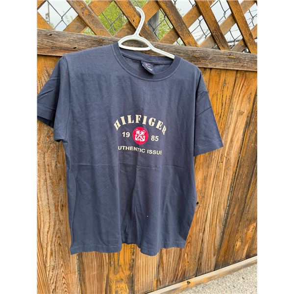 Tommy Hilfiger T-shirt size small