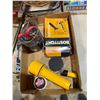 Image 2 : Hostage, stapler, flashlights, etc.