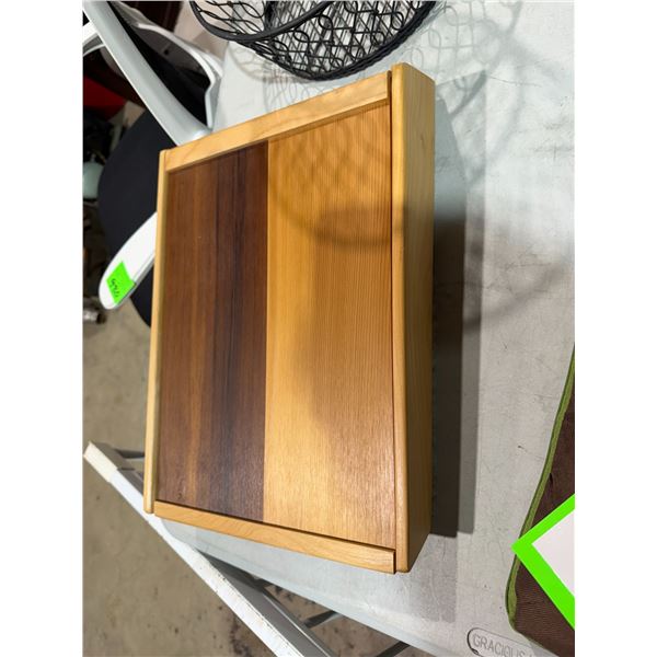 Lidded crafting  box